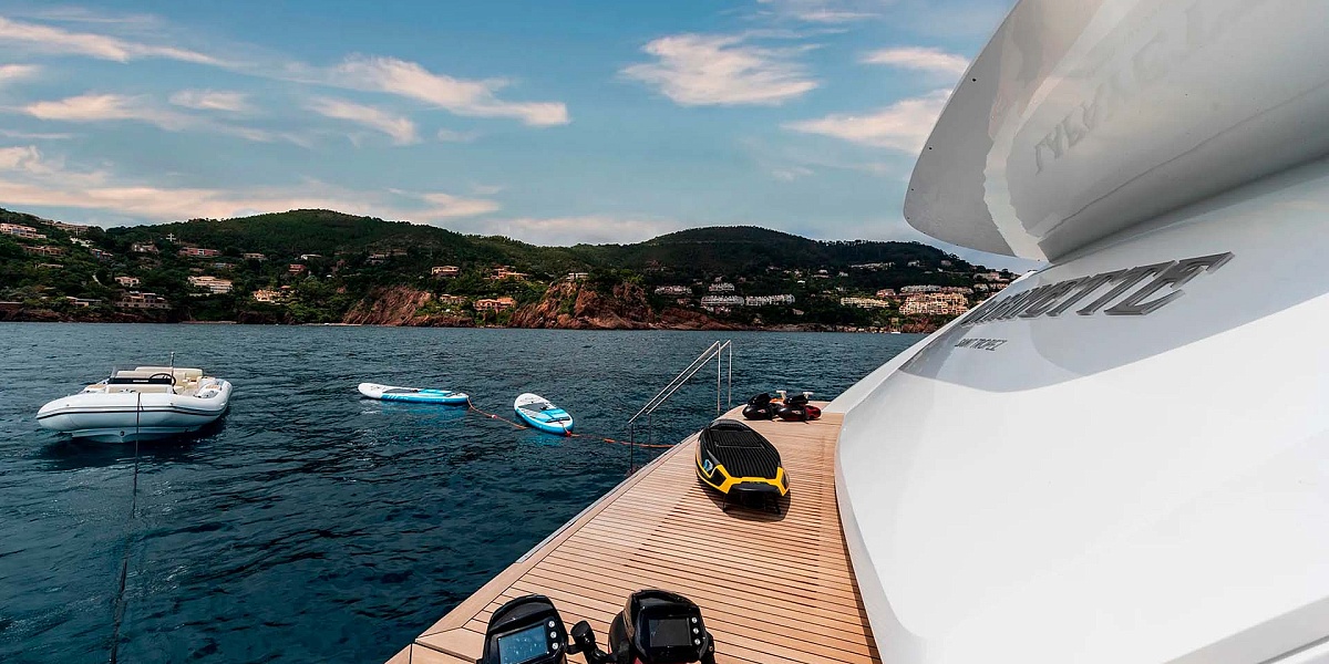 Аренда моторной мега яхты Amer 120 LAFAYETTE во Франции